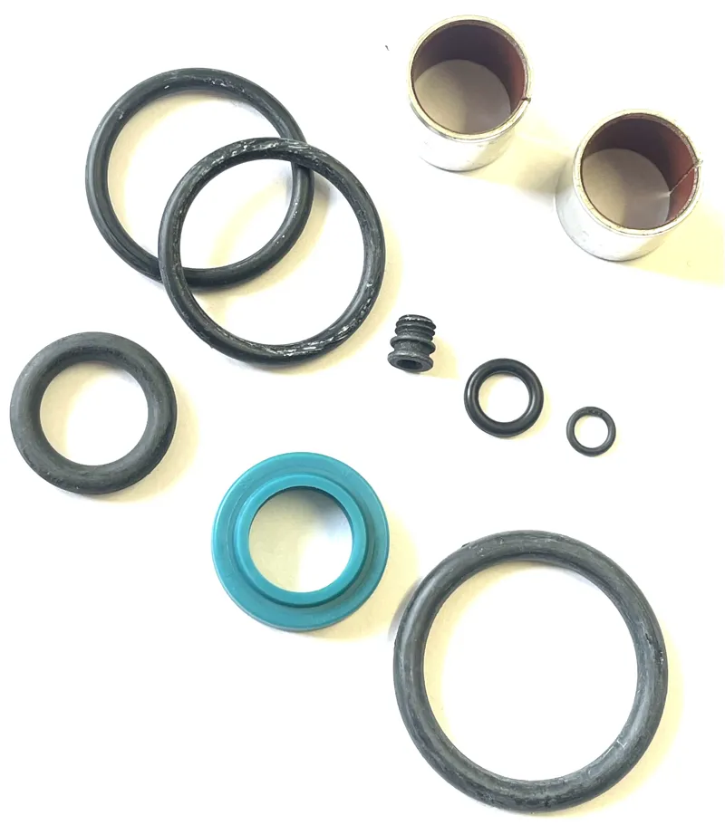 Rockshox Service - 200 Hour/1 Year Service Kit  Sealhead Seals Piston Seal Glide Rings Ifp Seals Super Deluxe Coil a1-a2