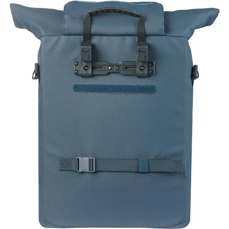 Basil Brooklyn MIK Hook 17l Bag in Navy-3