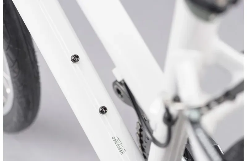 Ridgeback Motion Open Frame Hybrid Bike in White-10