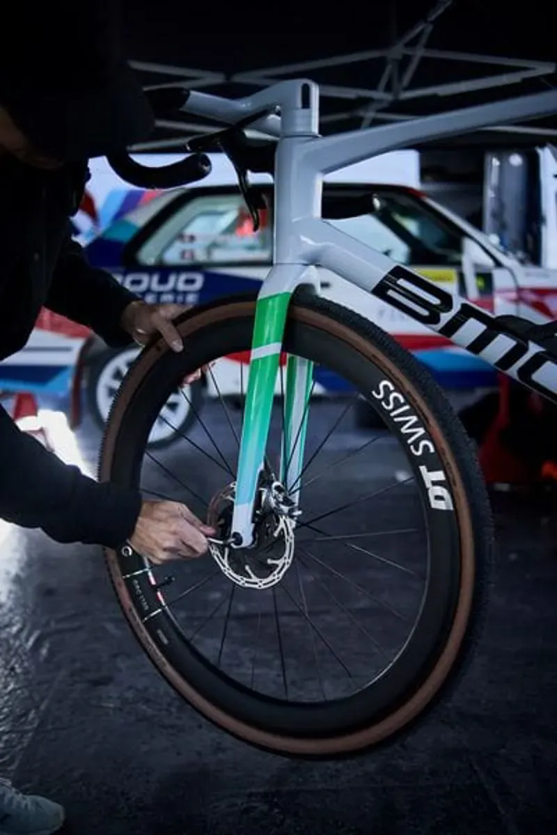 Dt Swiss GRC 1100 DICUT disc brake wheel carbon clincher 50  front-4