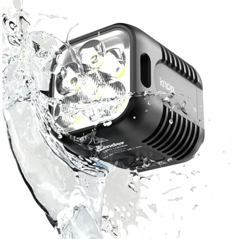 KNOG LIGHT Blinder E 1300 Black front 1300 lumen-3