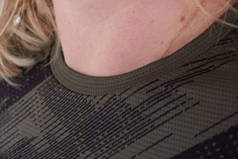 Madison Flux Women's Long Sleeve Trail Jersey midnight green / black -2