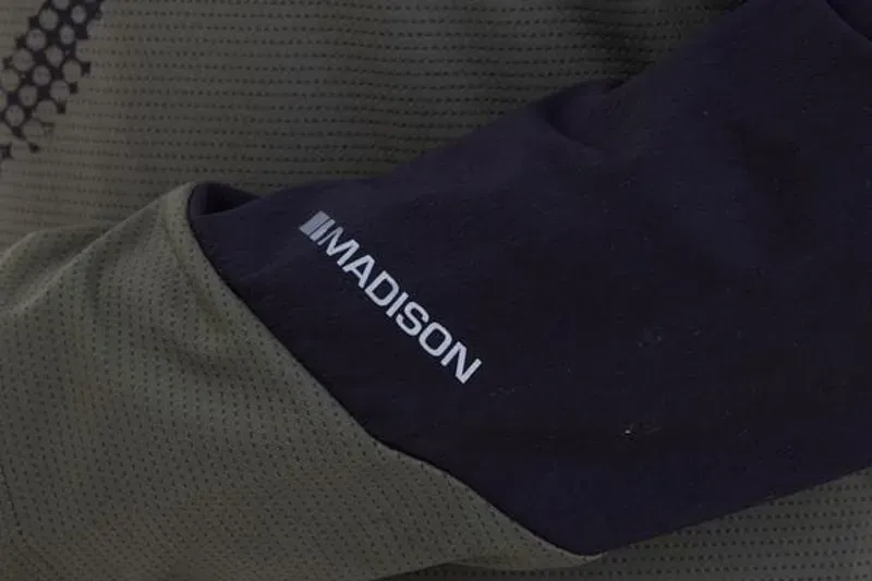 Madison Flux Women's Long Sleeve Trail Jersey midnight green / black -3