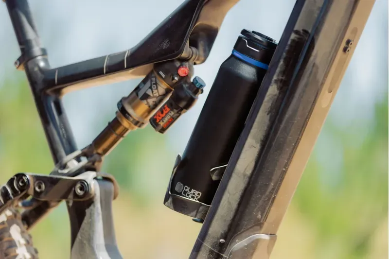 Quad Lock MAG Water Bottle Mount Black 700 ml-3