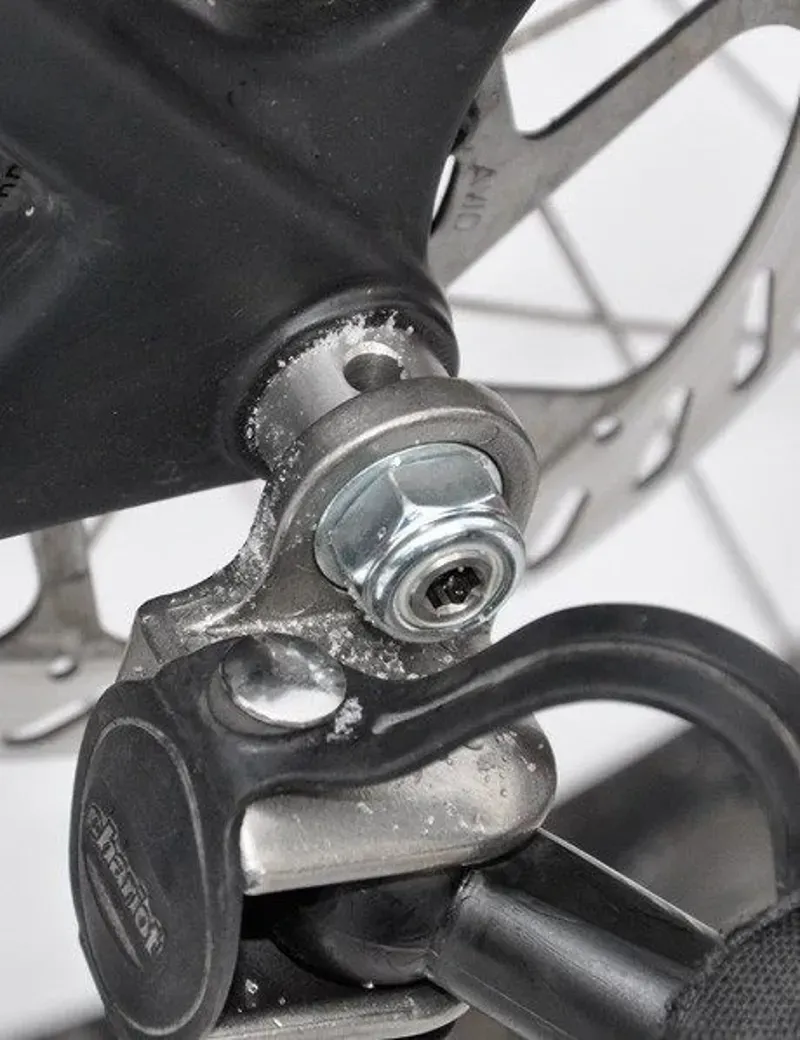 Thru Axle For Kid Trailers-1